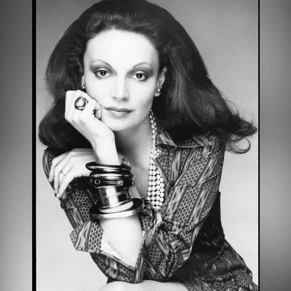 DIANE VON FURSTENBURG taupe suede platform sandal - Picture 7 of 7